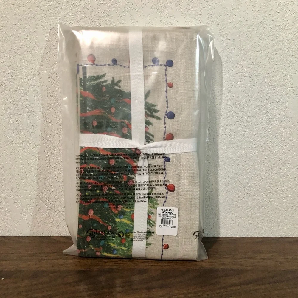 Williams Sonoma Holiday Forest Napkins Set of 4